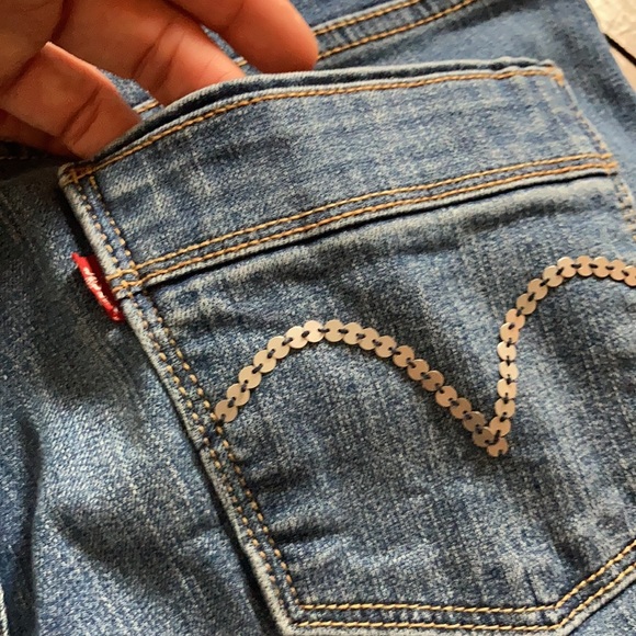 Levi’s Perfectly Slimming Sequined Jean Short 10 - Picture 16 of 17